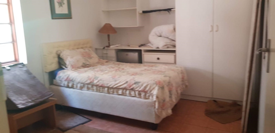 6 Bedroom Property for Sale in Lakefield Gauteng