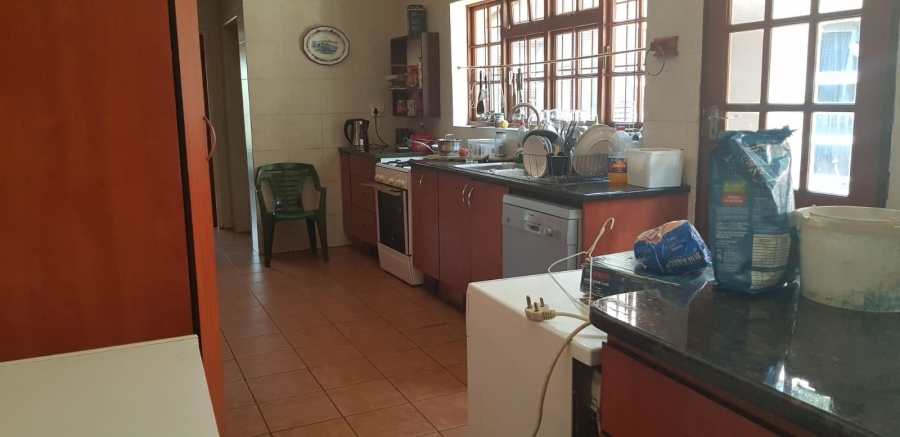 6 Bedroom Property for Sale in Lakefield Gauteng