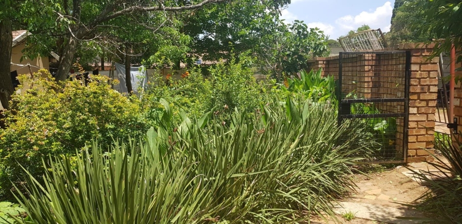 6 Bedroom Property for Sale in Lakefield Gauteng