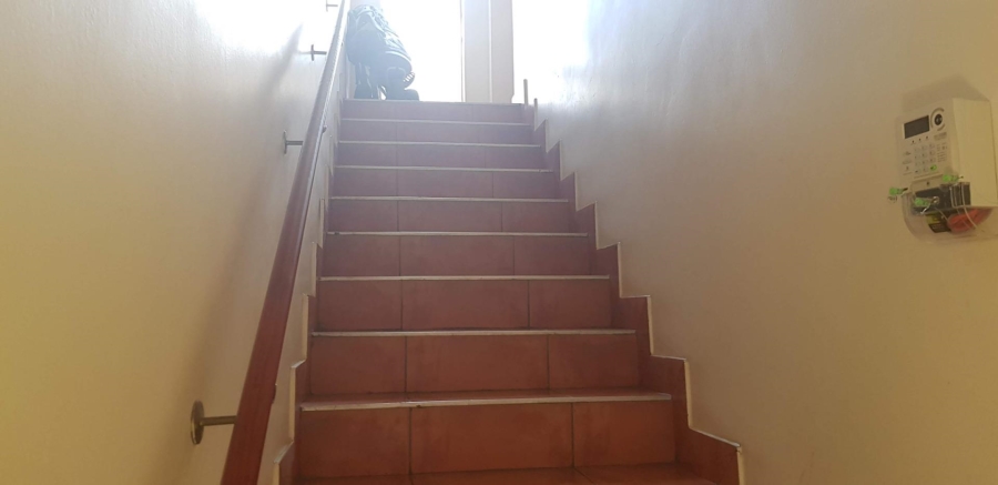 6 Bedroom Property for Sale in Lakefield Gauteng