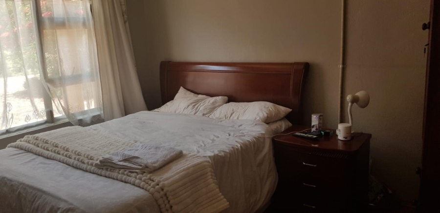 6 Bedroom Property for Sale in Lakefield Gauteng