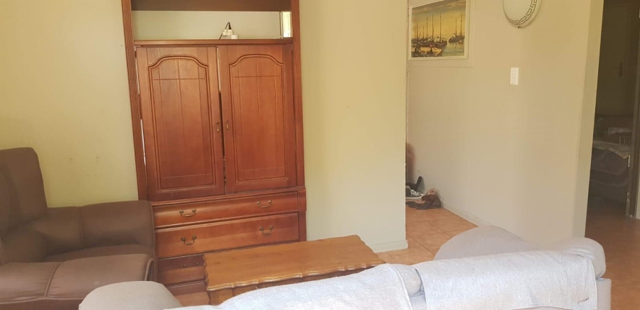 6 Bedroom Property for Sale in Lakefield Gauteng