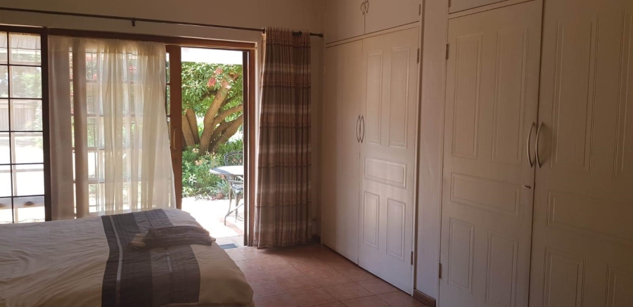 6 Bedroom Property for Sale in Lakefield Gauteng