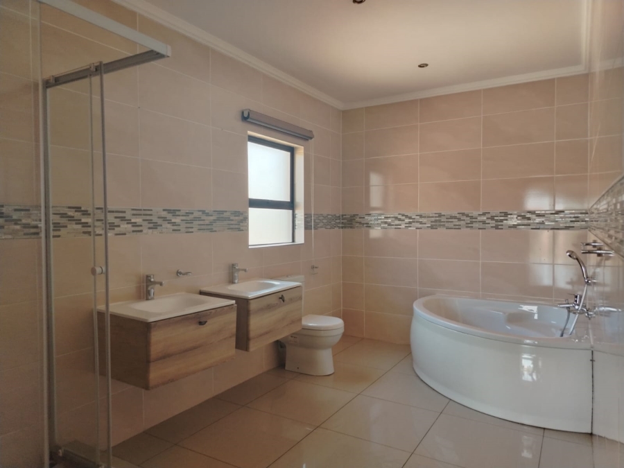 To Let 4 Bedroom Property for Rent in Parkrand Gauteng