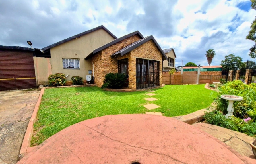 13 Bedroom Property for Sale in Edleen Gauteng