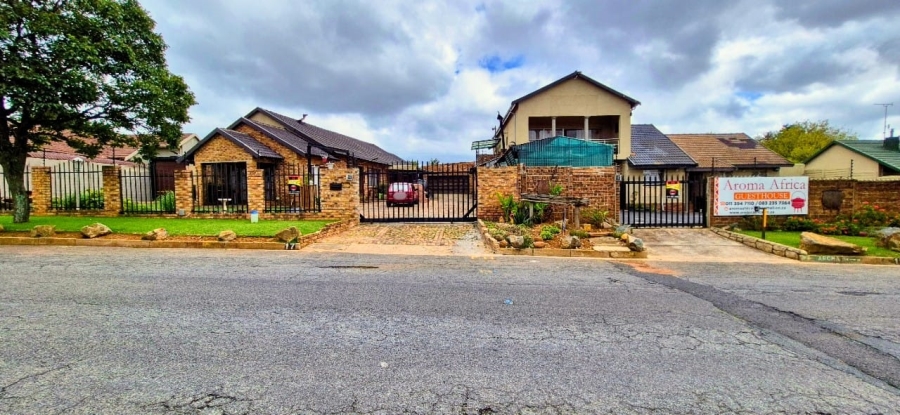 13 Bedroom Property for Sale in Edleen Gauteng