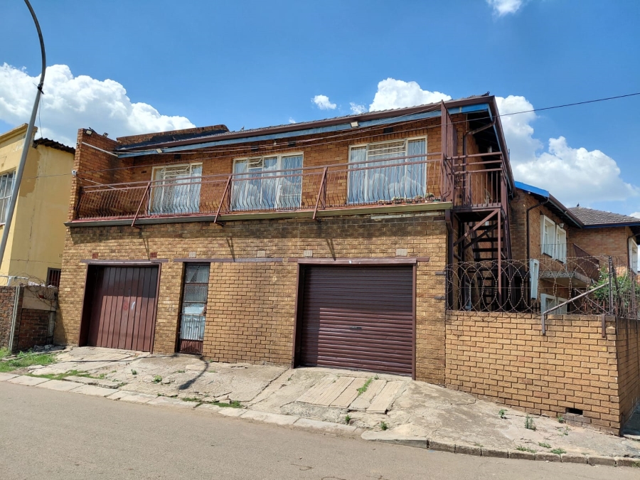 8 Bedroom Property for Sale in Actonville Gauteng
