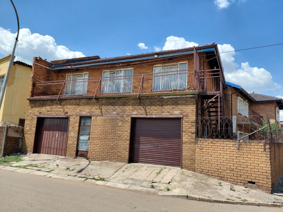 8 Bedroom Property for Sale in Actonville Gauteng