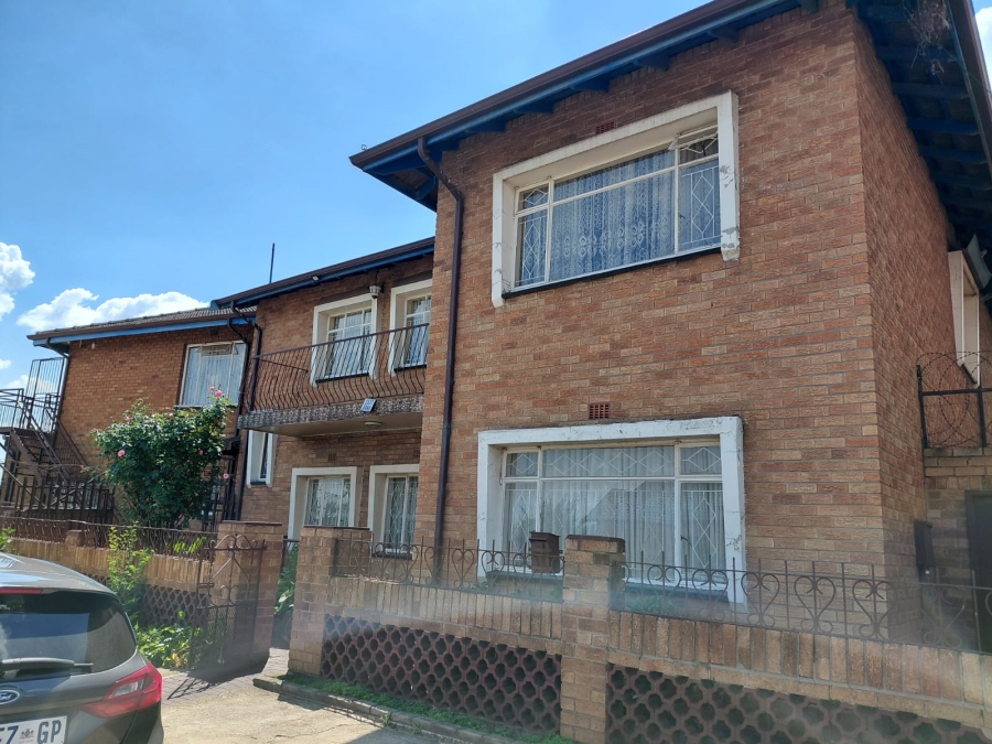 8 Bedroom Property for Sale in Actonville Gauteng