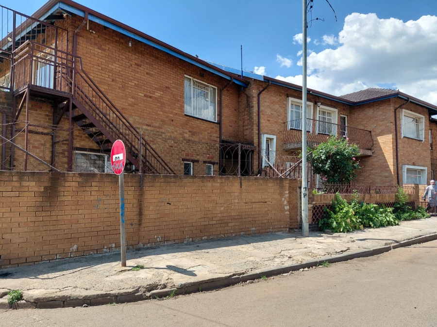 8 Bedroom Property for Sale in Actonville Gauteng