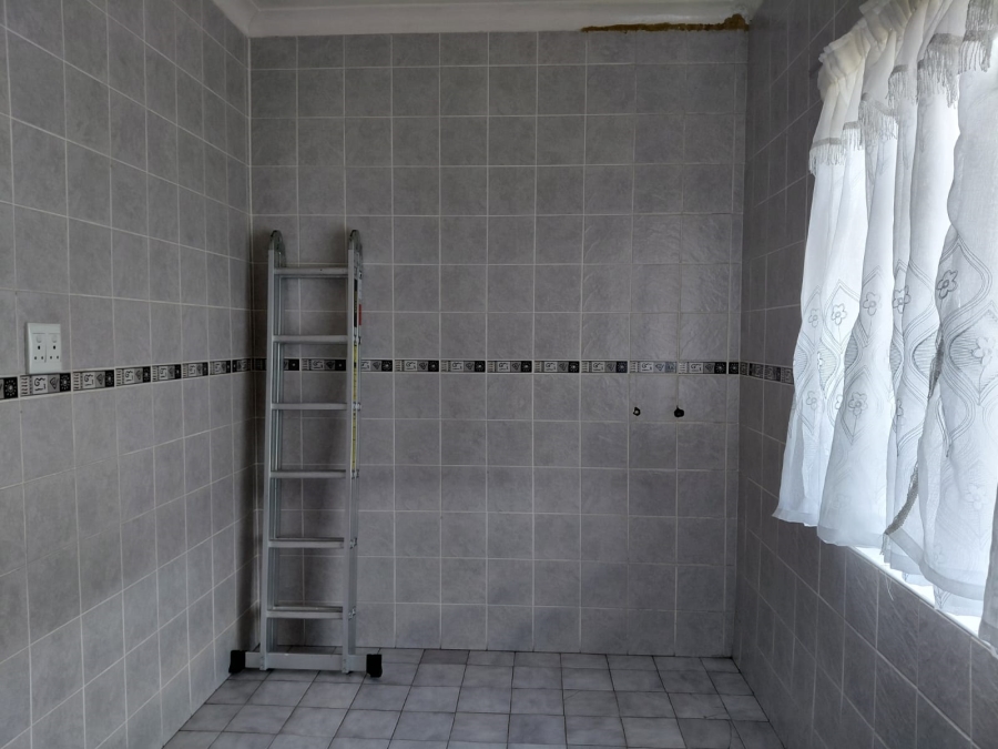 8 Bedroom Property for Sale in Actonville Gauteng