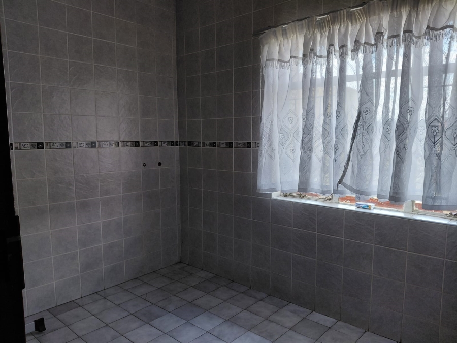 8 Bedroom Property for Sale in Actonville Gauteng