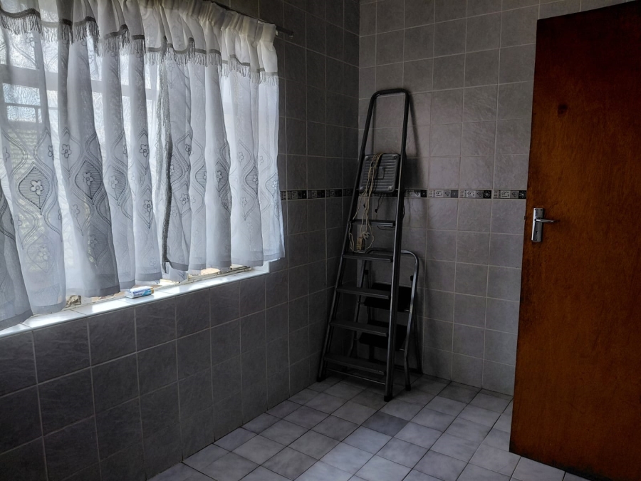 8 Bedroom Property for Sale in Actonville Gauteng