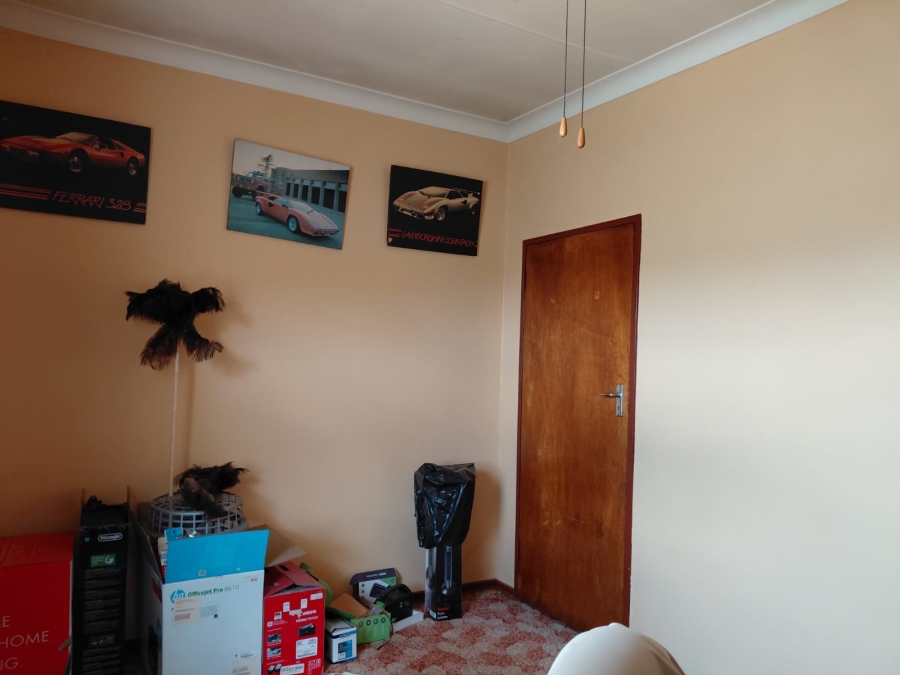 8 Bedroom Property for Sale in Actonville Gauteng