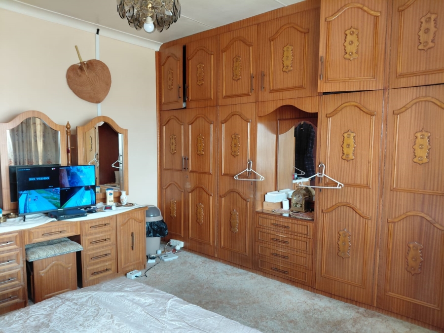 8 Bedroom Property for Sale in Actonville Gauteng