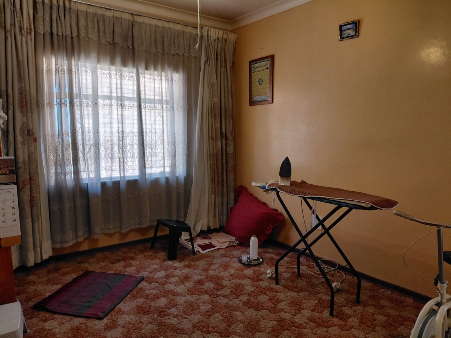 8 Bedroom Property for Sale in Actonville Gauteng