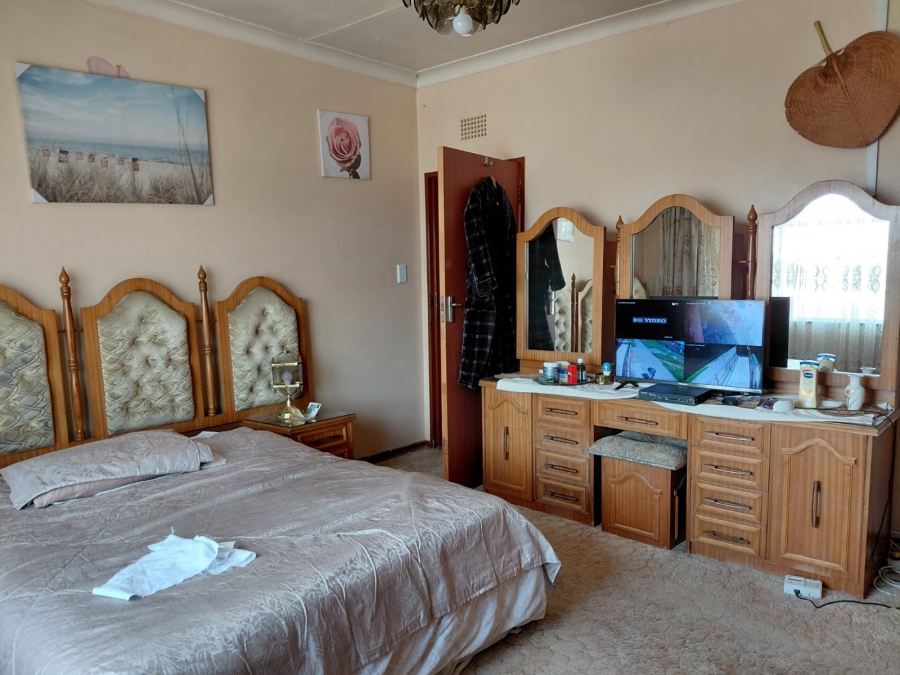 8 Bedroom Property for Sale in Actonville Gauteng