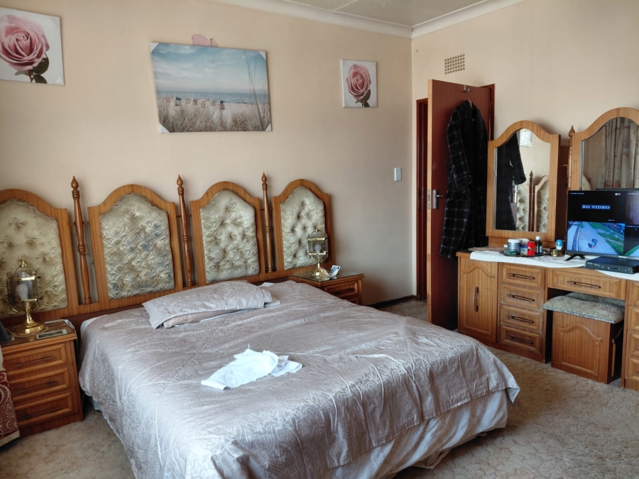 8 Bedroom Property for Sale in Actonville Gauteng