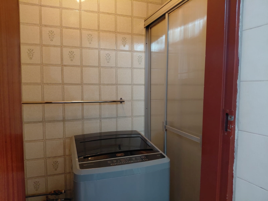 8 Bedroom Property for Sale in Actonville Gauteng