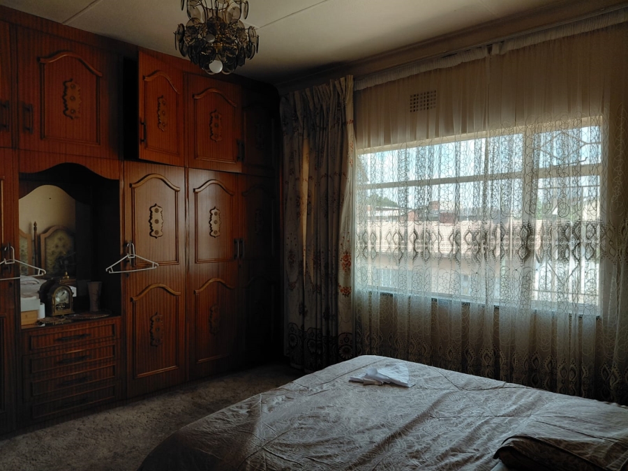 8 Bedroom Property for Sale in Actonville Gauteng