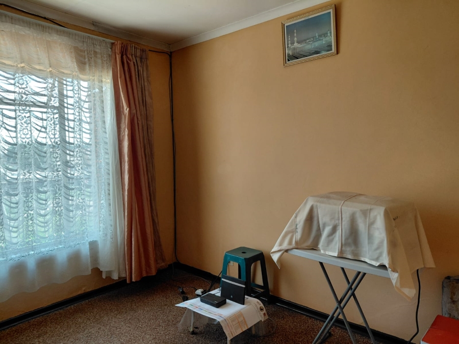 8 Bedroom Property for Sale in Actonville Gauteng