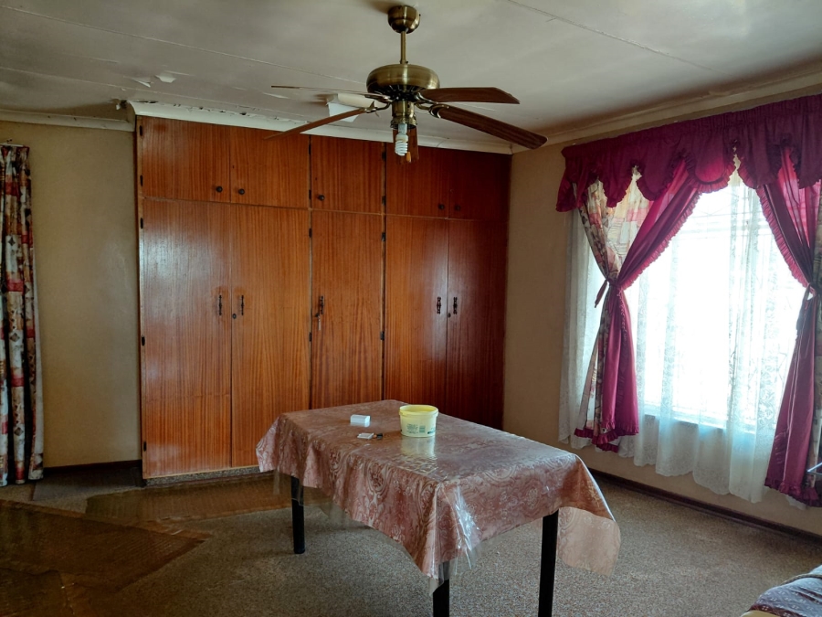 8 Bedroom Property for Sale in Actonville Gauteng