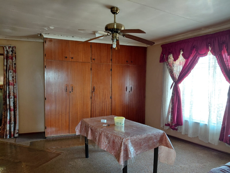 8 Bedroom Property for Sale in Actonville Gauteng