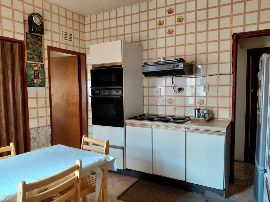 8 Bedroom Property for Sale in Actonville Gauteng