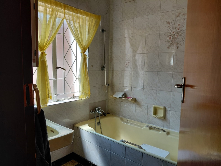 8 Bedroom Property for Sale in Actonville Gauteng