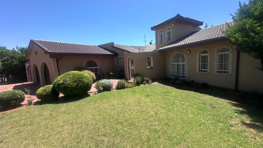 4 Bedroom Property for Sale in Mackenzieville Gauteng