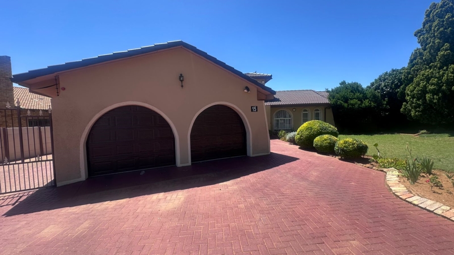 4 Bedroom Property for Sale in Mackenzieville Gauteng