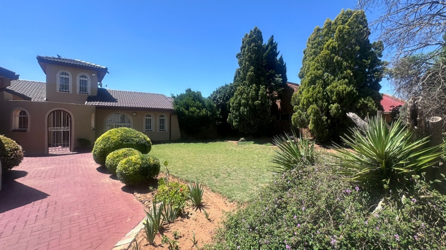 4 Bedroom Property for Sale in Mackenzieville Gauteng
