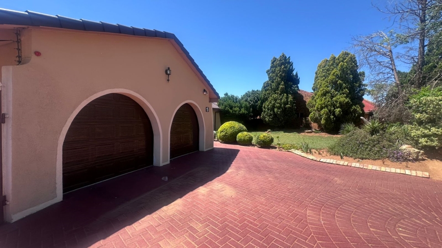 4 Bedroom Property for Sale in Mackenzieville Gauteng