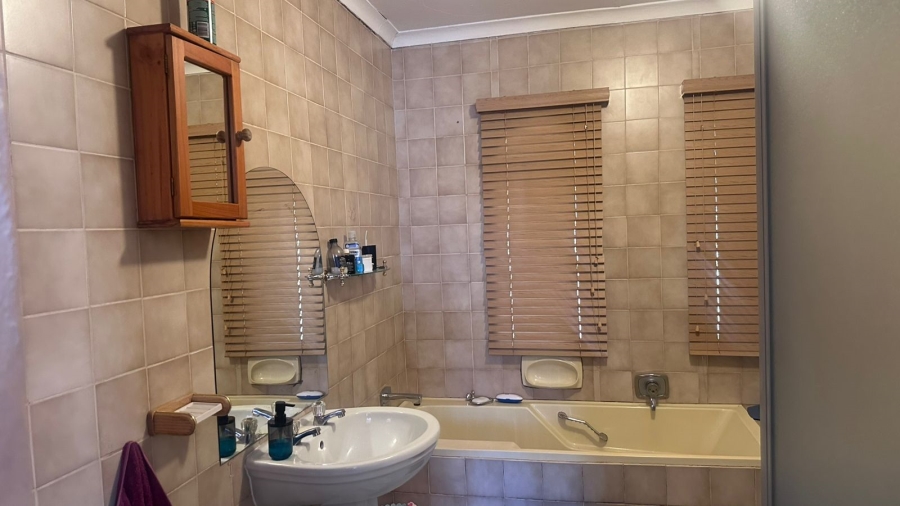 4 Bedroom Property for Sale in Mackenzieville Gauteng