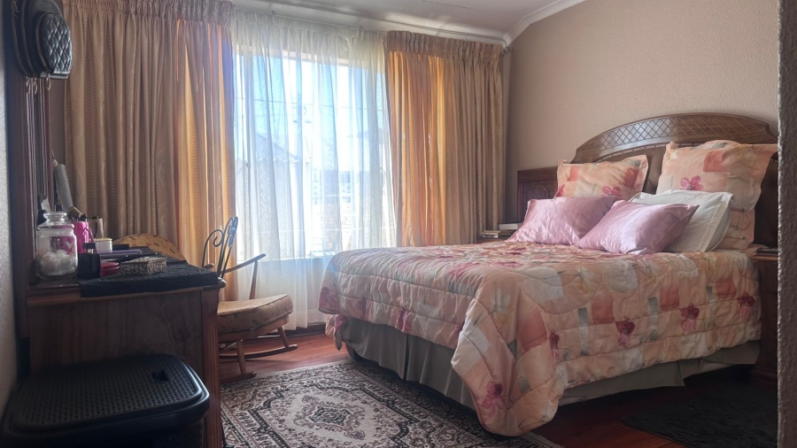 4 Bedroom Property for Sale in Mackenzieville Gauteng