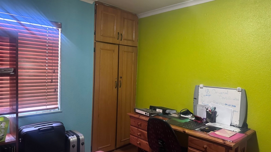 4 Bedroom Property for Sale in Mackenzieville Gauteng