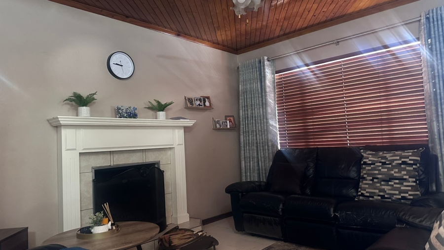 4 Bedroom Property for Sale in Mackenzieville Gauteng