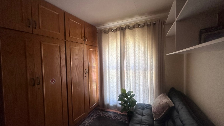 4 Bedroom Property for Sale in Mackenzieville Gauteng