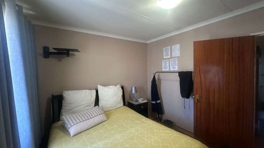 4 Bedroom Property for Sale in Mackenzieville Gauteng