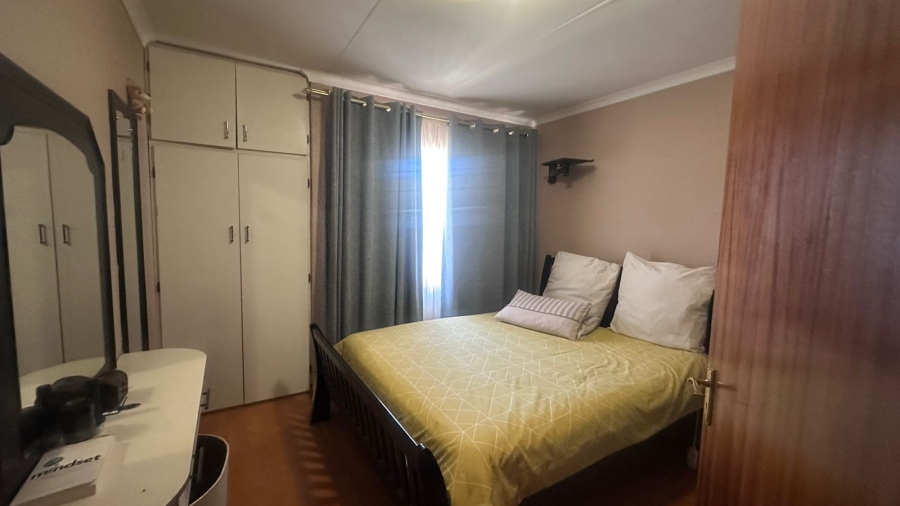 4 Bedroom Property for Sale in Mackenzieville Gauteng