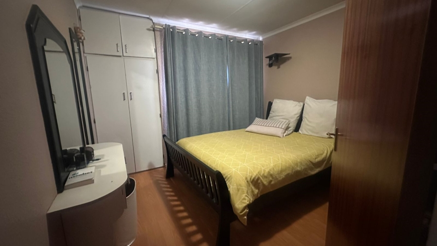 4 Bedroom Property for Sale in Mackenzieville Gauteng