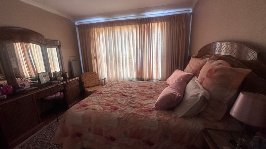 4 Bedroom Property for Sale in Mackenzieville Gauteng