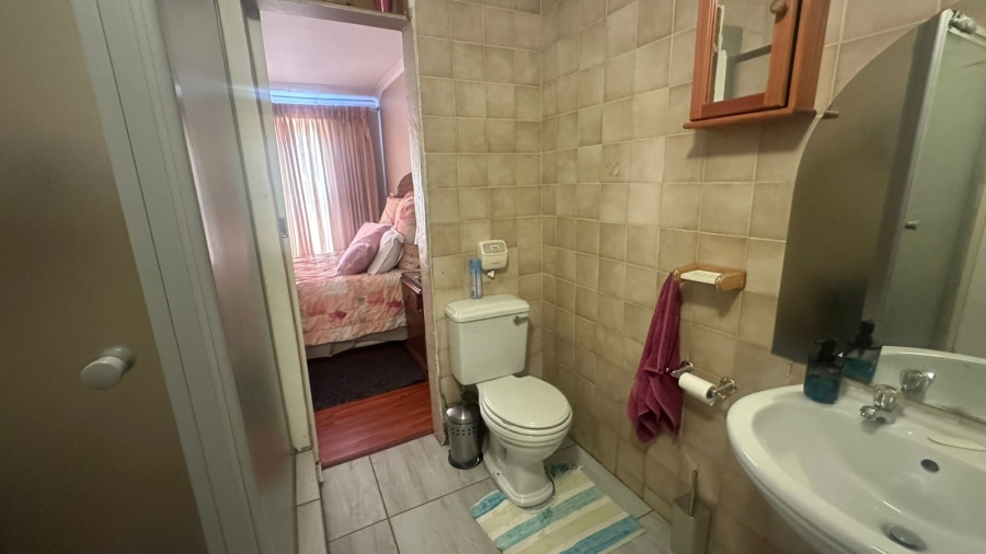 4 Bedroom Property for Sale in Mackenzieville Gauteng