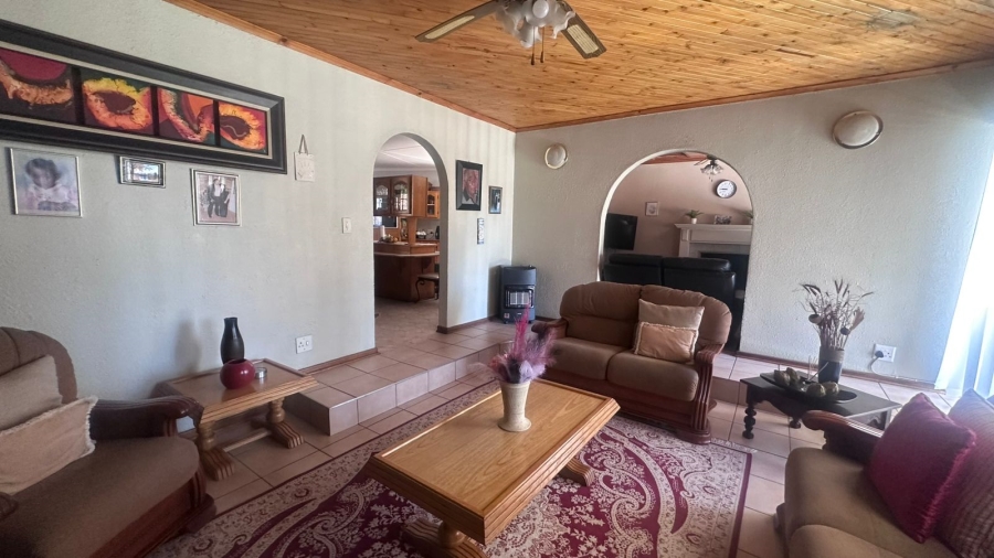 4 Bedroom Property for Sale in Mackenzieville Gauteng