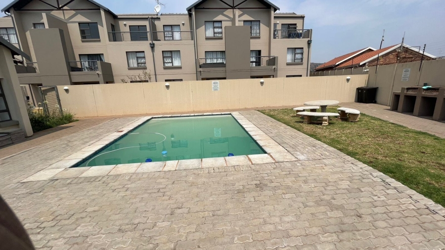 2 Bedroom Property for Sale in Ruimsig Gauteng