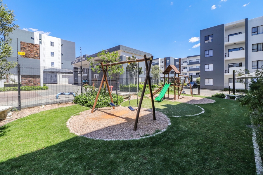 1 Bedroom Property for Sale in Erand Gardens Gauteng