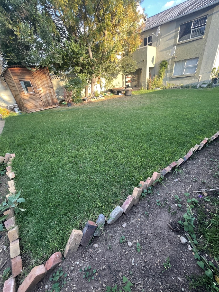 2 Bedroom Property for Sale in Vorna Valley Gauteng