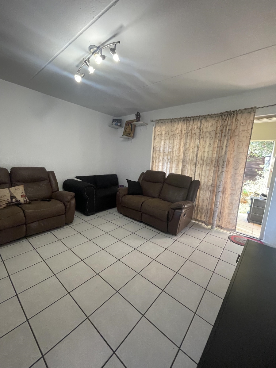 2 Bedroom Property for Sale in Vorna Valley Gauteng