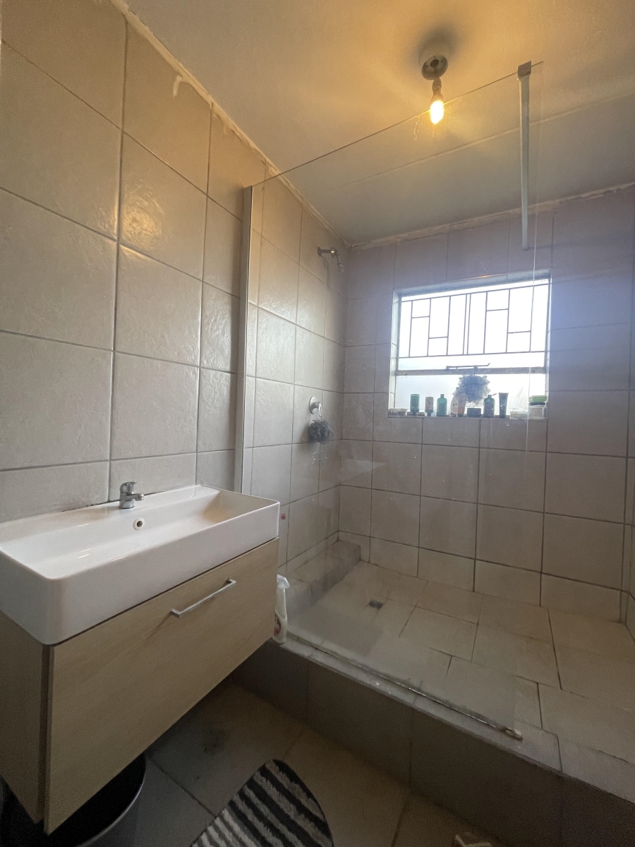 2 Bedroom Property for Sale in Vorna Valley Gauteng
