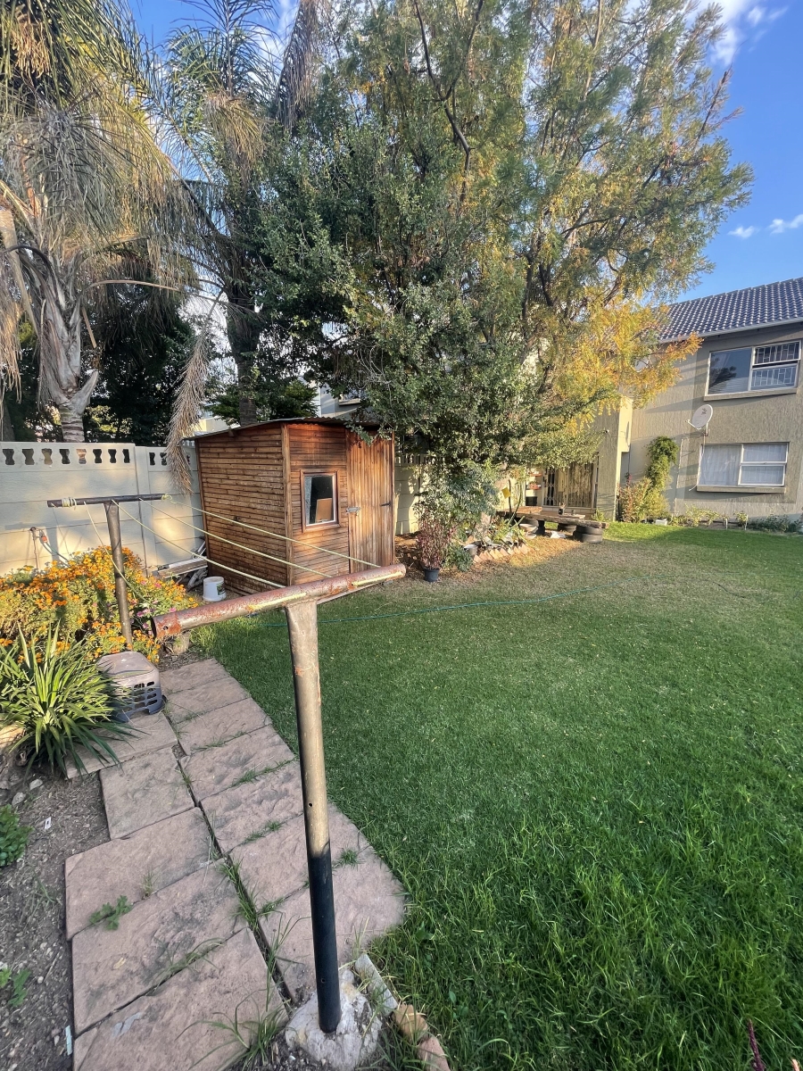 2 Bedroom Property for Sale in Vorna Valley Gauteng